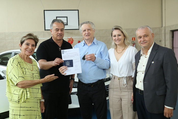 Foto Prefeitura de PG entrega veículos para entidades assistenciais