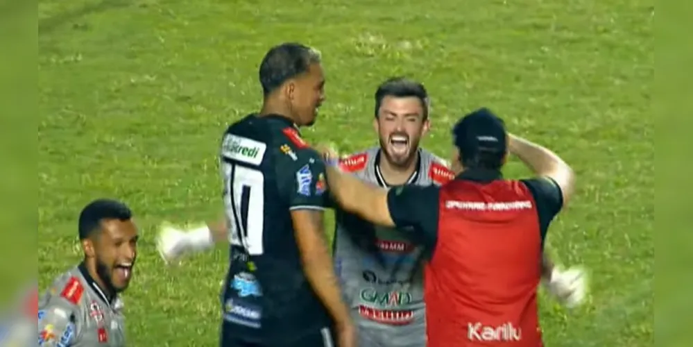 Foto Operário vence nos pênaltis e volta à final do Paranaense após 10 anos